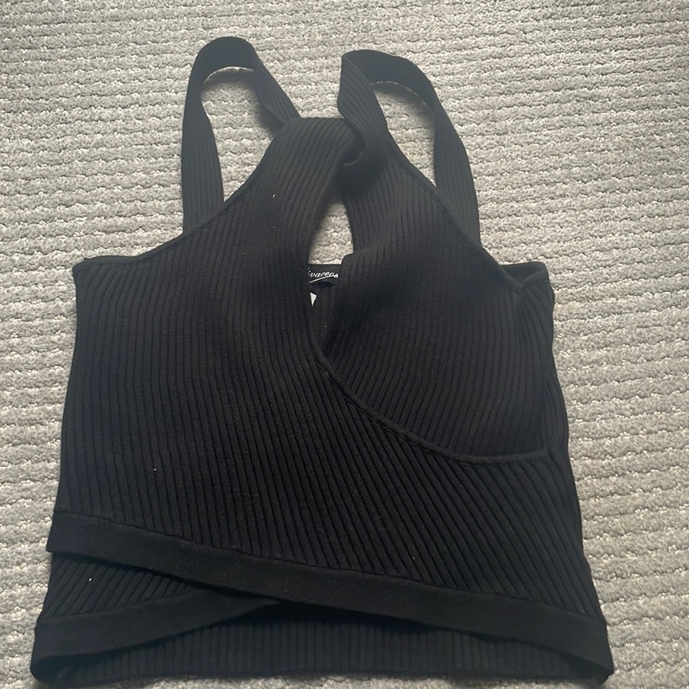 Black Key Hole Cropped Tank Top NWT